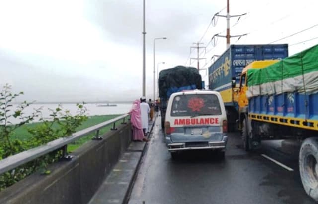 বঙ্গবন্ধু সেতুতে সড়ক দুর্ঘটনার, নিহত ২