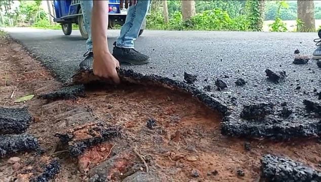 বরিশালে কাজ শেষ হওয়ার আগেই উঠে যাচ্ছে কার্পেটিং