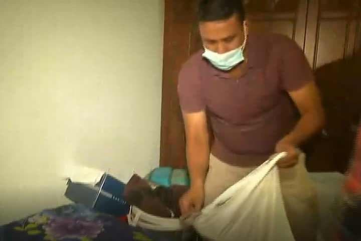 মদ,নারী ও ডিজের আসর বসত নাসিরের বাসায়