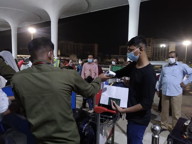 কোয়ারেন্টিন  ফাঁকি দিয়ে বাড়িতে ৬ বিদেশফেরত