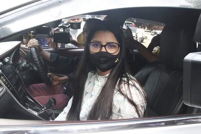 ডিবি কার্যালয়ে পরী