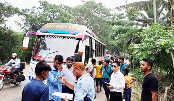 বরিশাল-ঢাকা মহাসড়কে নিরাপত্তা নিশ্চিতে প্রশাসনের অভিযান