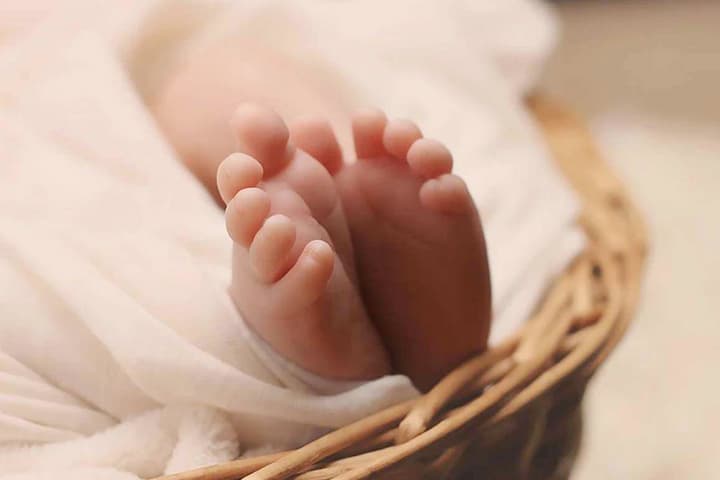 যানজটে আটকা, সড়কেই সন্তান প্রসব!