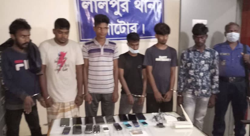 নাটোরে ইমো প্রতারণা চক্রের ৬ সদস্য আটক