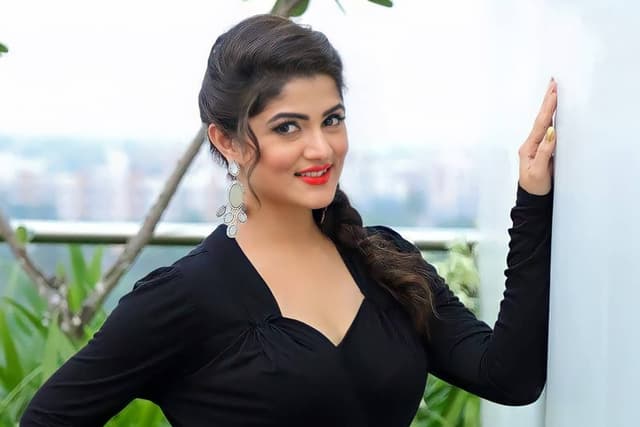 শ্রাবন্তীর নতুন প্রেমিকের পরিচয়  মিলেছে