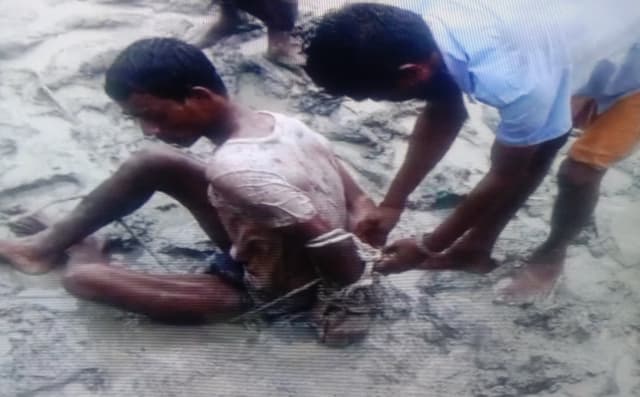 মাদকাসক্ত ছেলেকে শাস্তি দিলেন ক্ষুব্ধ বাবা