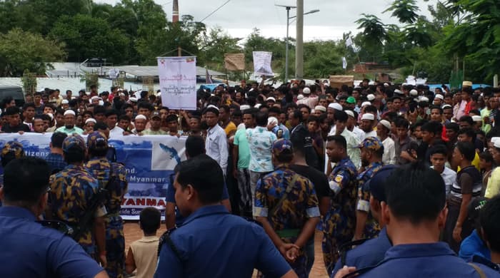 রোহিঙ্গা ক্যাম্পে বিক্ষোভ