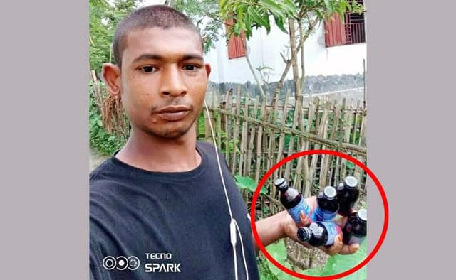 হাতে ফেনসিডিল নিয়ে সেলফি ! তোলপাড়