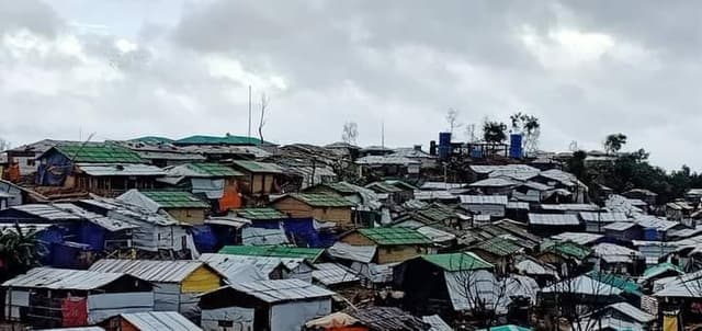 উখিয়ায় ত্রাণের পণ্য বোঝাই ট্রাকসহ আটক-২