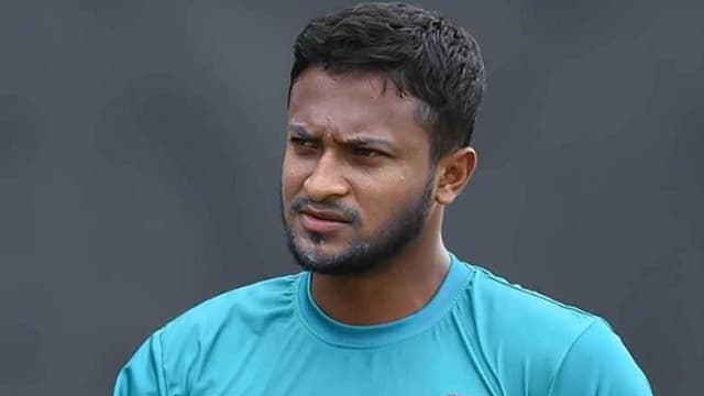 আগের অধিনায়ককে ছেঁটে ফেলার কথা শাকিবের মুখে!