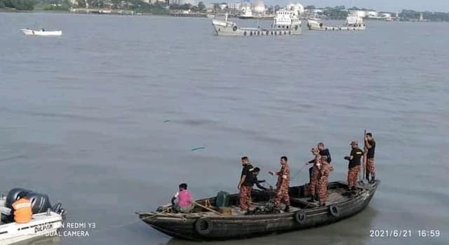 মোংলায় কর্গো জাহাজ থেকে লস্কর নিখোঁজ