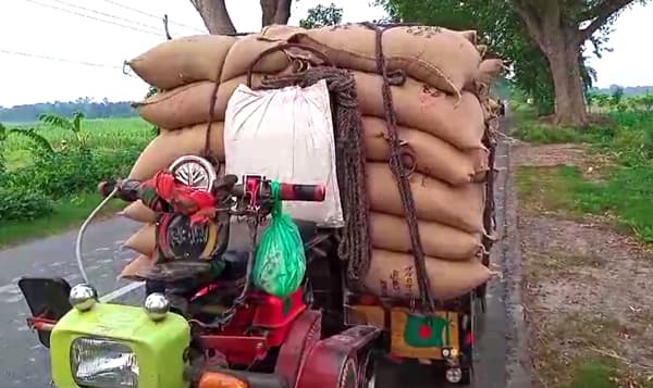 ঝিনাইদহে তিন চেয়ারম্যানের বিরুদ্ধে হতদরিদ্রদের ভিজিএফ চাল বিক্রির অভিযোগ