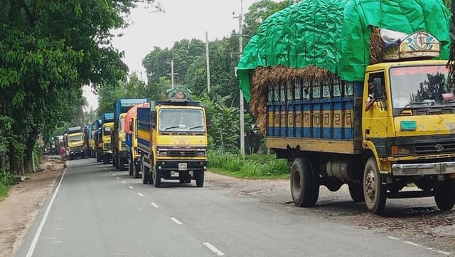 টোল মেশিন নষ্ট: অপেক্ষায় শতশত পণ্যবাহী ট্রাক