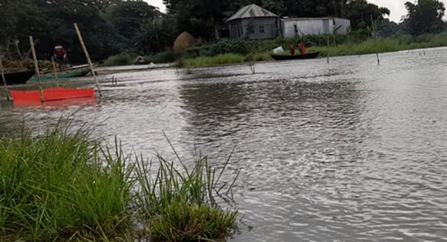 ফরিদপুরে পানিবন্দী ৫৬ গ্রামের মানুষ