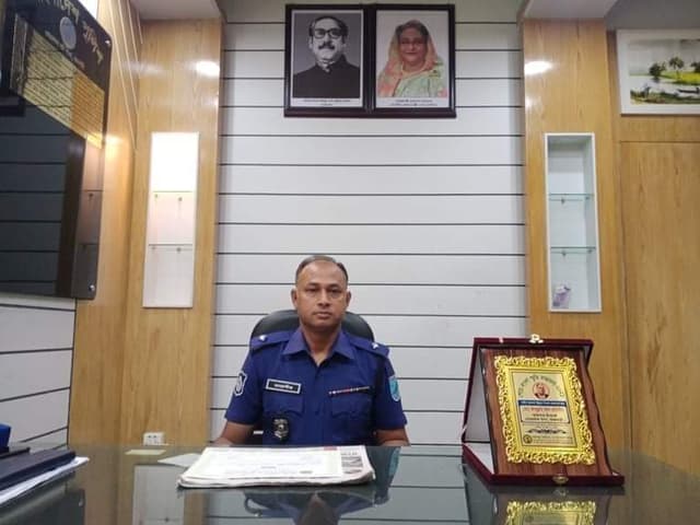 গোয়ালন্দে আইনশৃঙ্খলা উন্নয়নে ওসিকে বিশেষ সম্মাননা