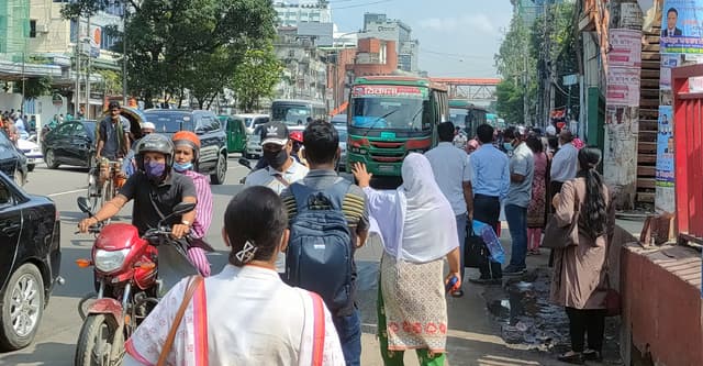 রাজধানীতে বাস সঙ্কট