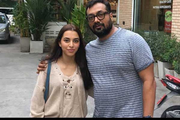 বিয়ের আগে বাবার কাছে গর্ভধারণের অনুমতি মেয়ের !