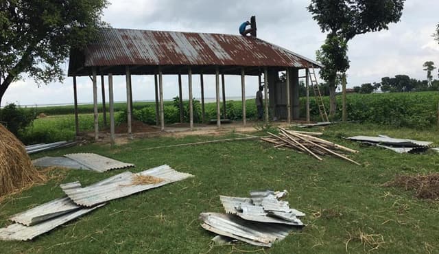 গোয়ালন্দে সরকারী ঘর ভেঙে নেয়ার অভিযোগ