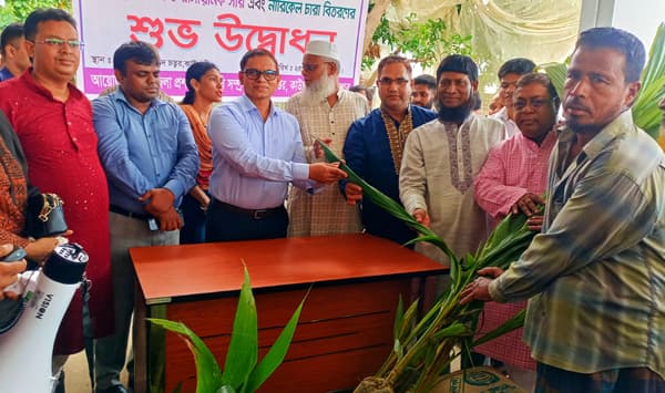 কাউখালীতে প্রান্তিক চাষীদের মাঝে সার-বীজ ও নারকেল চারা বিতরণ
