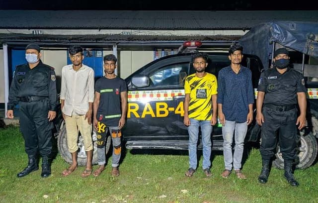 কিশোর গ্যাং দিয়ে অপহরণ, গ্রেফতার ৪