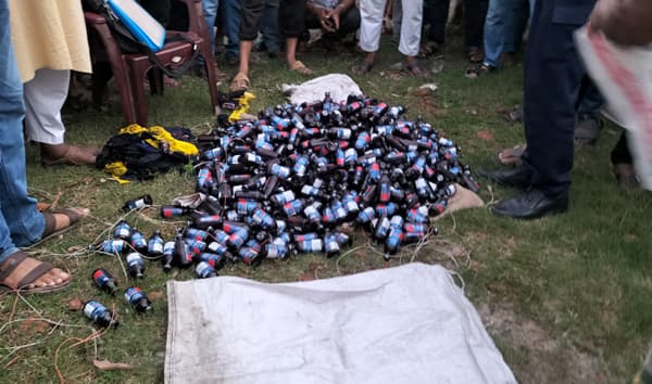ভূরুঙ্গামারীতে ৫৮৫ বোতল ফেন্সিডিল উদ্ধার