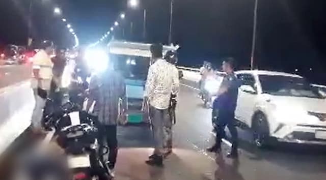 প্রথম দিনেই পদ্মা সেতুতে মোটরসাইকেল দুর্ঘটনা, আহত ২