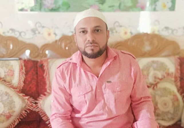 কাস্টমস কর্মকর্তাকে ছুরিকাঘাত করে হত্যার চেষ্টা