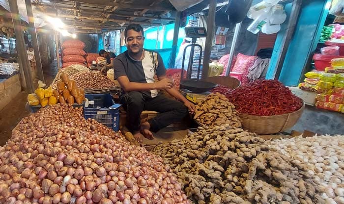 হিলিতে পেঁয়াজের কেজি ৪০ টাকা