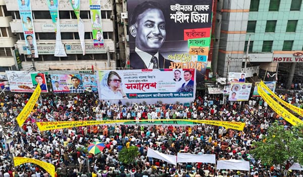 র‍্যাব-পুলিশ সরে গেলে এই সরকার রাজপথে লুটোপুটি খাবে : রিজভী