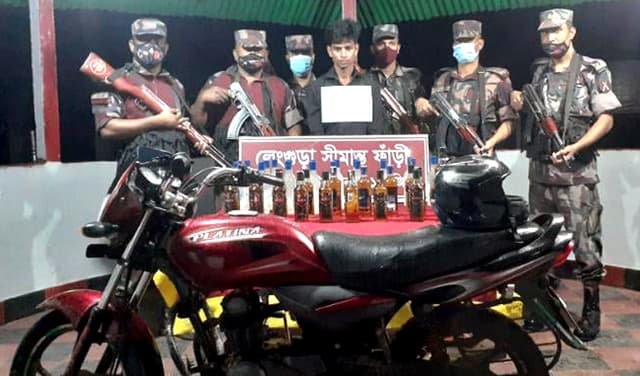 সীমান্তে ভারতীয় মদসহ আটক-১