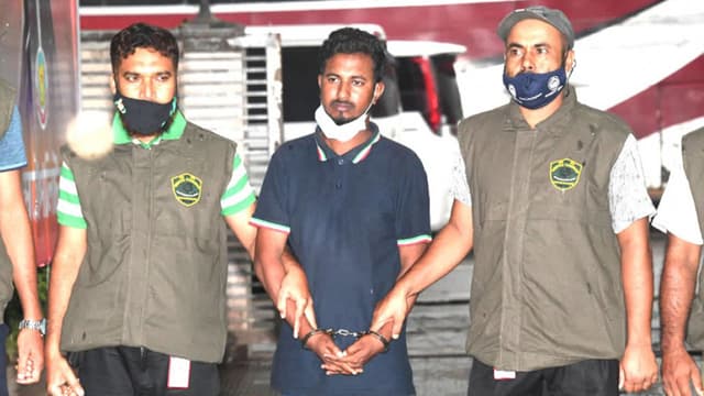 শিবিরকর্মী মাহদি পদ্মা সেতুর নাট খোলে রেঞ্জ দিয়ে