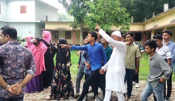 ভূঞাপুরে কলেজ কর্তৃপক্ষের কারনে এইচএসসি পরীক্ষা দিতে পারেনি ২২ শিক্ষার্থী