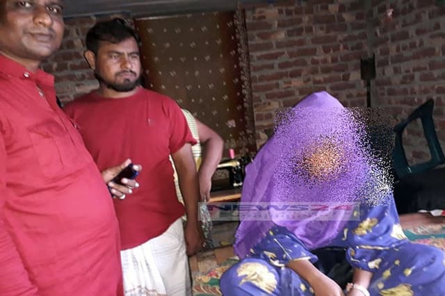 স্বামীকে তালাক দিয়ে প্রেমিকের বাড়িতে গৃহবধু!