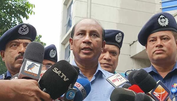 আমরা সাংবাদিকদের অনুরোধ জানিয়েছি, অর্ডার করিনি: এসবি প্রধান