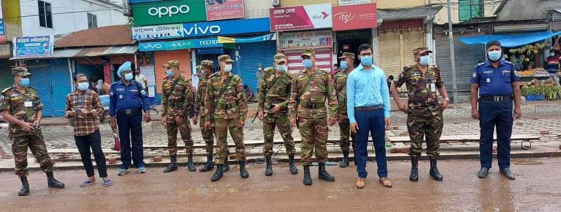 লকডাউনের দ্বিতীয় দিনেও কঠোর অবস্থানে লালপুর প্রশাসন