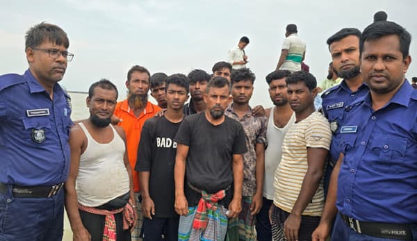 তলা ফেটে মেঘনায় ডুবল জাহাজ, ১০ ক্রু উদ্ধার