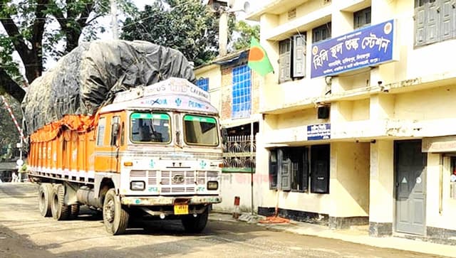 হিলি স্থলবন্দর দিয়ে পেঁয়াজ আমদানির অনুমতি, কমবে দাম