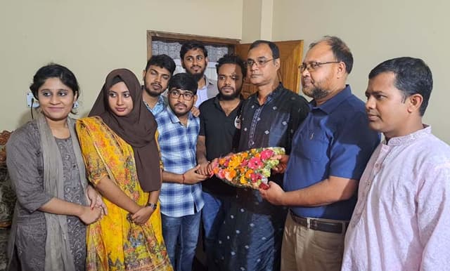 নওগাঁর বঙ্গবন্ধু বিশ্ববিদ্যালয়ের প্রথম ভিসিকে সংবর্ধনা