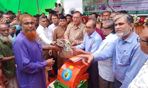 শ্রীমঙ্গলে কৃষি উপকরণ ও চেক বিতরণ করলেন কৃষিমন্ত্রী