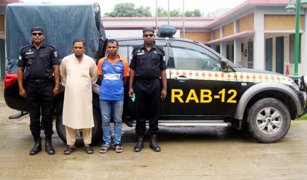 সিরাজগঞ্জে ফেনসিডিলসহ দুই মাদক কারবারি গ্রেপ্তার