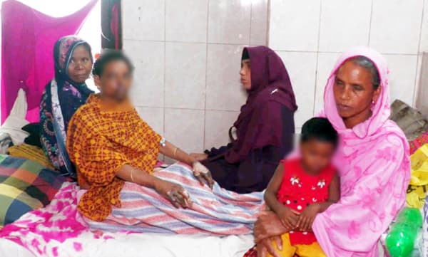অর্থের অভাবে থেমে গেছে লতার চিকিৎসা