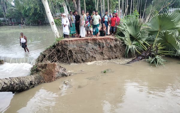 ভূঞাপুরে সড়ক ভেঙে যাওয়ায় মানুষের দুর্ভোগ চরমে!