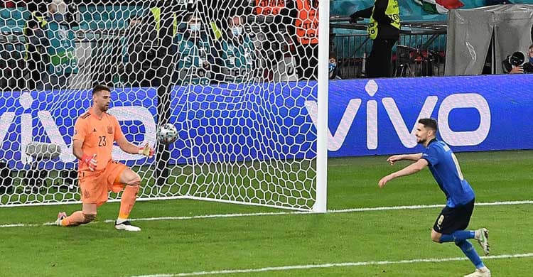 স্পেনকে হারিয়ে ফাইনালে গেল ইতালি