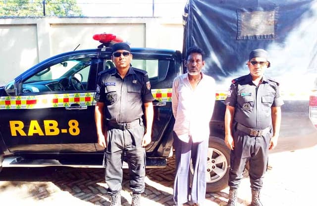 র‌্যাব-৮'র অভিযানে রাজবাড়ীতে ক্লুলেস হত্যা মামলার আসামী গ্রেফতার
