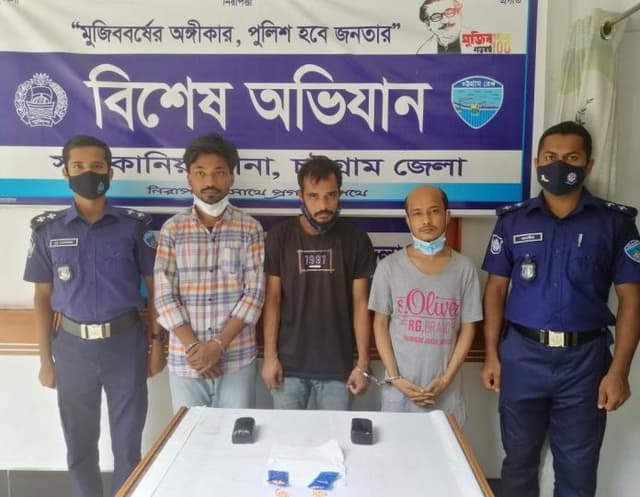 ইকবাল-তানিম ৪২ শত পিস ইয়াবাসহ সাতকানিয়ায় আটক