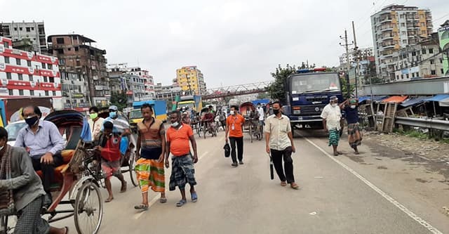 বিধিনিষেধের অষ্টম দিনে মানুষের চলাচলও অনেক বেশি