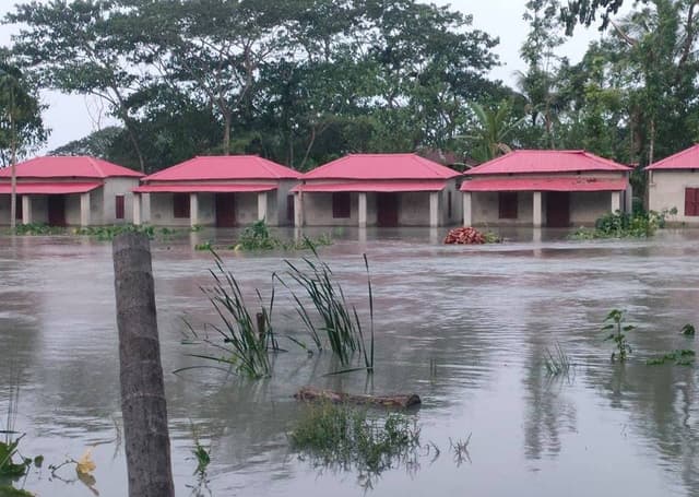আবারো ক্ষতিগ্রস্ত ঘর পুনর্নির্মাণ হবে সরকারি খরচে !