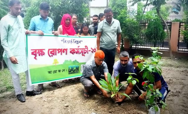 নওগাঁ সরকারি কলেজ বির্তক পরিষদের উদ্যোগে বৃক্ষরোপণ
