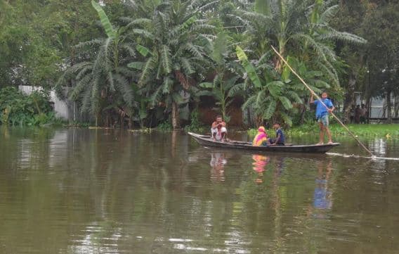 লালমনিরহাটে বন্যায় ৪ হাজার পরিবার মানুষ পানিবন্দি!