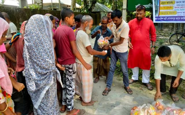 ভূরুঙ্গামারীতে ঈদ সামগ্রী বিতরণ
